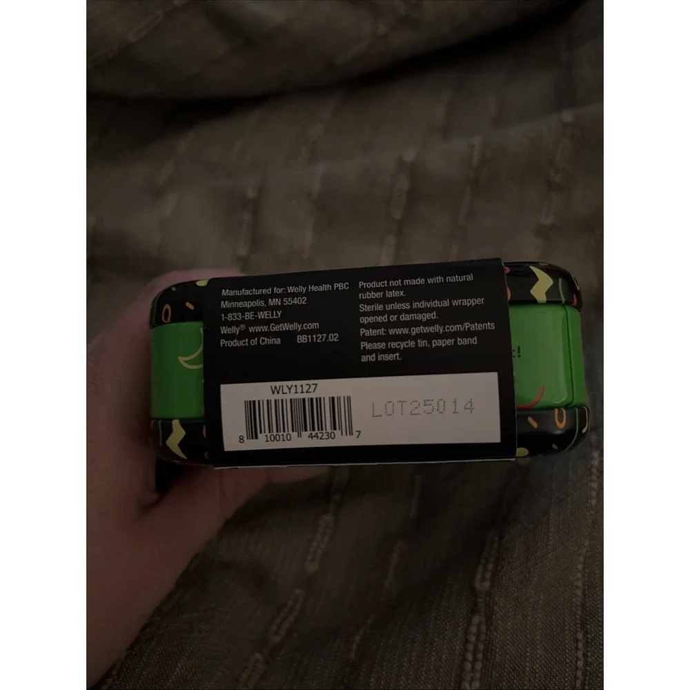 Welly Glow in the Dark Bandages Flex Fabric Assorted Sizes Kids First Aid 39 Ct